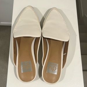 Dolce vita flat, women’s size 7, cream colored.